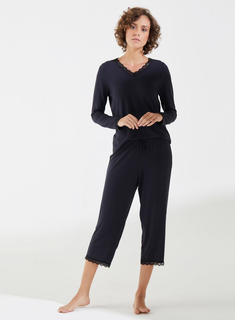 calca_pantalon_cropped_com_renda_20997_preto_frente_2