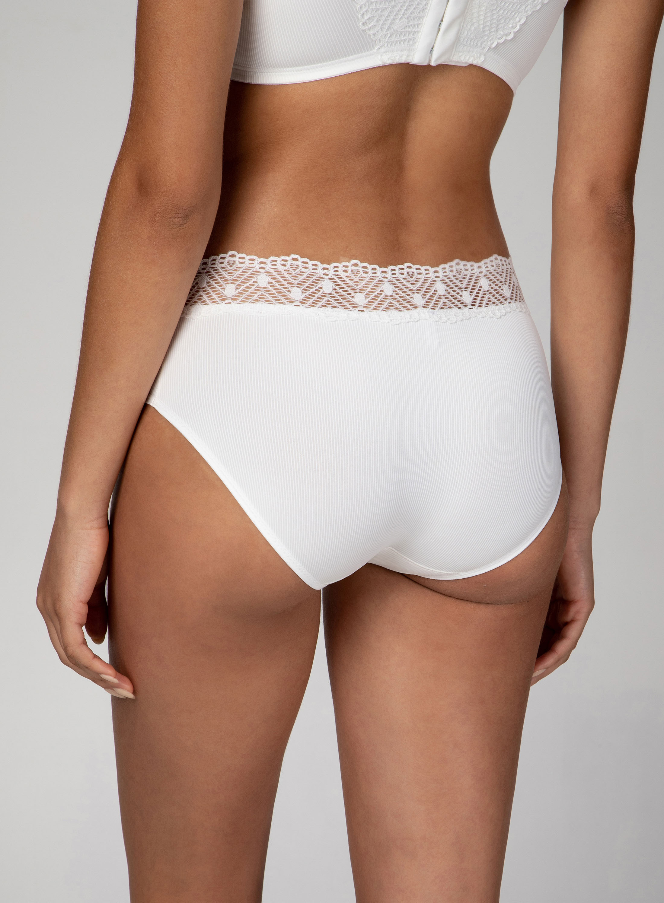 Calcinha Bumbum Full Back Cintura Alta - Liz Lingerie | Sutiãs, Calcinhas,  Moda Praia e mais